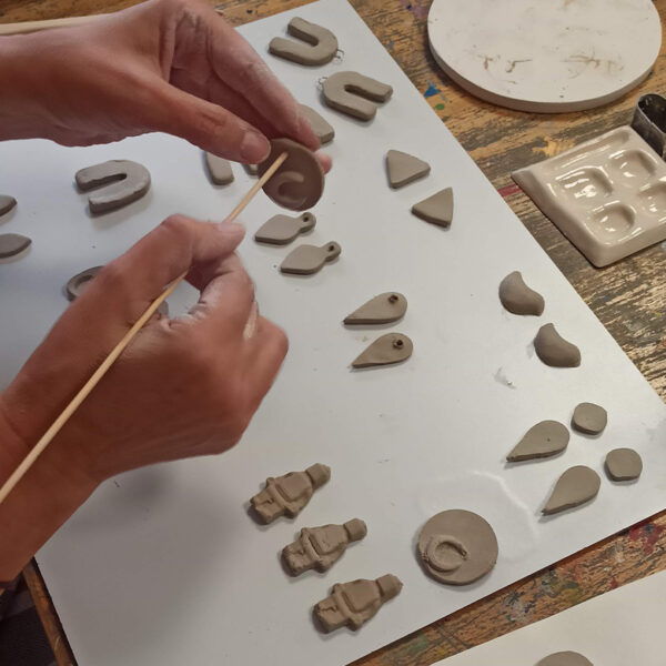 TALLER DE JOYERÍA CERÁMICA - Imagen 2